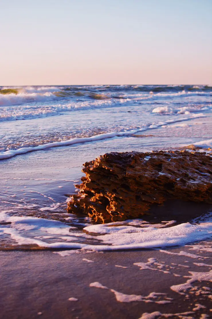 beautiful-scenery-sea-amazing-sunny-day-beach_181624-2295